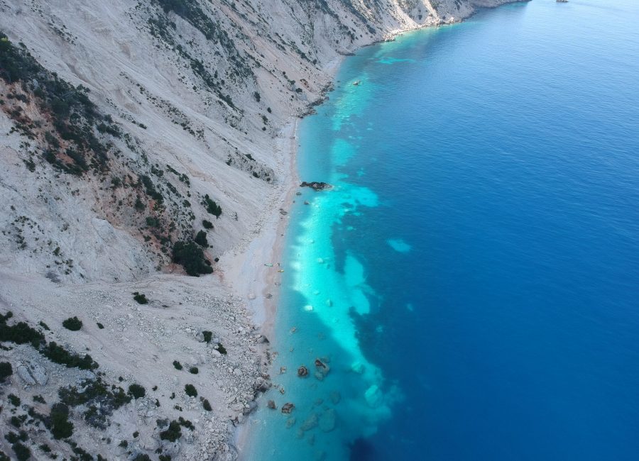 Amidi Beach Vista dall'alto velespiegate